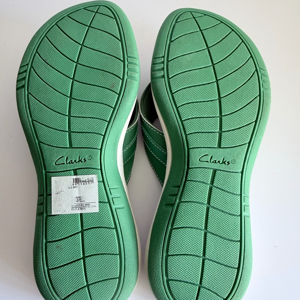 Clarks Green Canvas Strap Flip Flops - Picture 5 of 7